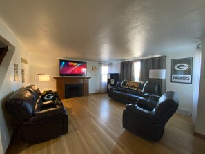 Smart TV, chimenea, videojuegos y reproductor de DVD 