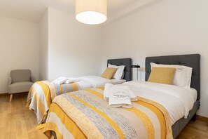 5 bedrooms, iron/ironing board - Villa da Oliveira with Pool - Golf Aroeira (Herdade da Aroeira)