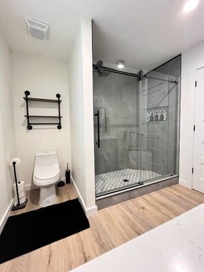 淋浴設備、風筒、提供毛巾