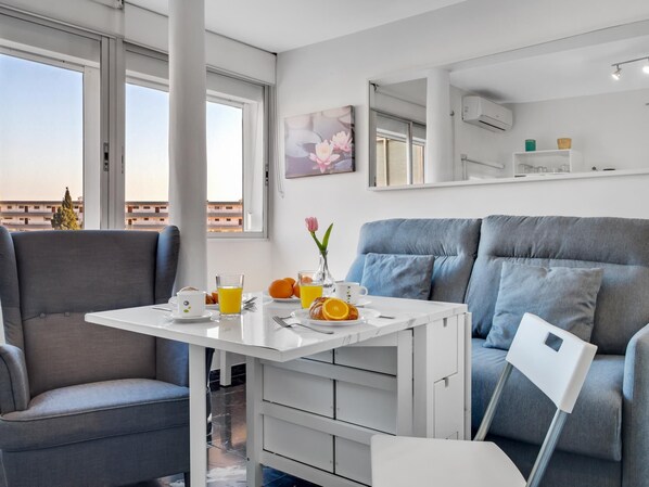 Dining - Sol y Sol 4J - 2 Bedrooms, Pool, Beach (Torremolinos)