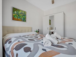 2 bedrooms, iron/ironing board, Internet, bed sheets