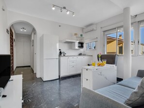 TV - Sol y Sol 4J - 2 Bedrooms, Pool, Beach (Torremolinos)