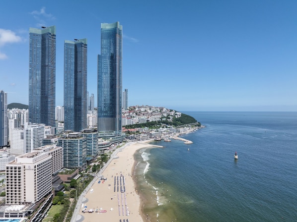 Perto da praia, areia branca