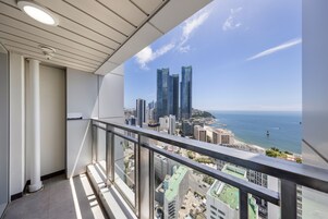 ห้องดีลักซ์ทวิน, วิวทะเล | ลานระเบียง/นอ  กชาน