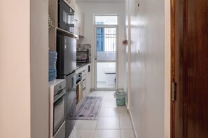 Fridge, microwave, oven, stovetop - 2BR Apartment in Mombasa - Pool & Near Beach (Mombasa)