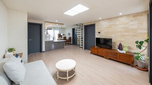 Habitación básica, 3 habitaciones (Hwangnam Inn Cottage) | 1 dormitorio y wifi gratis