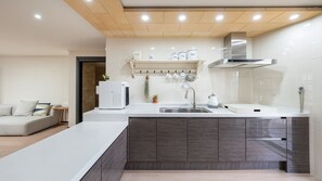 Habitación básica, 3 habitaciones (Hwangnam Inn Cottage) | 1 dormitorio y wifi gratis