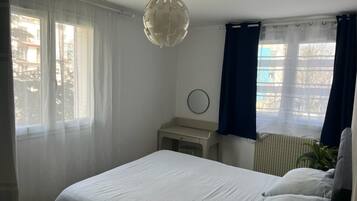 2 bedrooms, iron/ironing board, travel cot, free WiFi