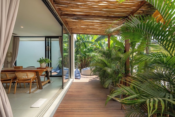 Villa Deluxe | Área de sala de estar | Televisión de pantalla plana 