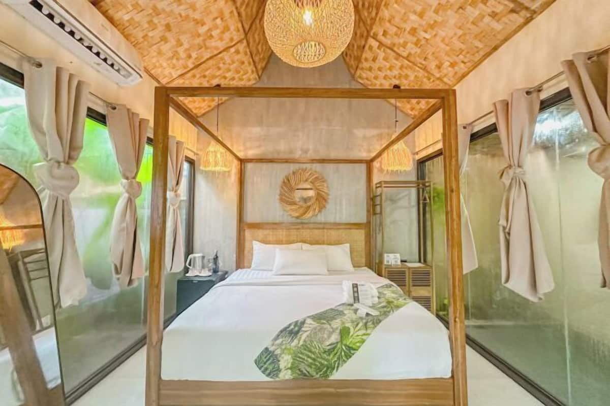 Egyptian cotton sheets, premium bedding, memory foam beds, free WiFi