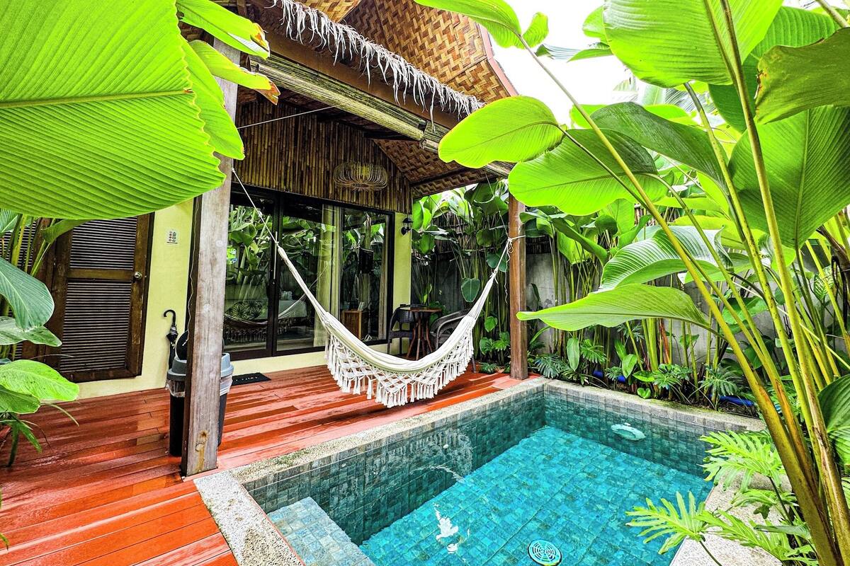 VIP Glass Villa | Egyptian cotton sheets, premium bedding, memory foam beds, WiFi (free)