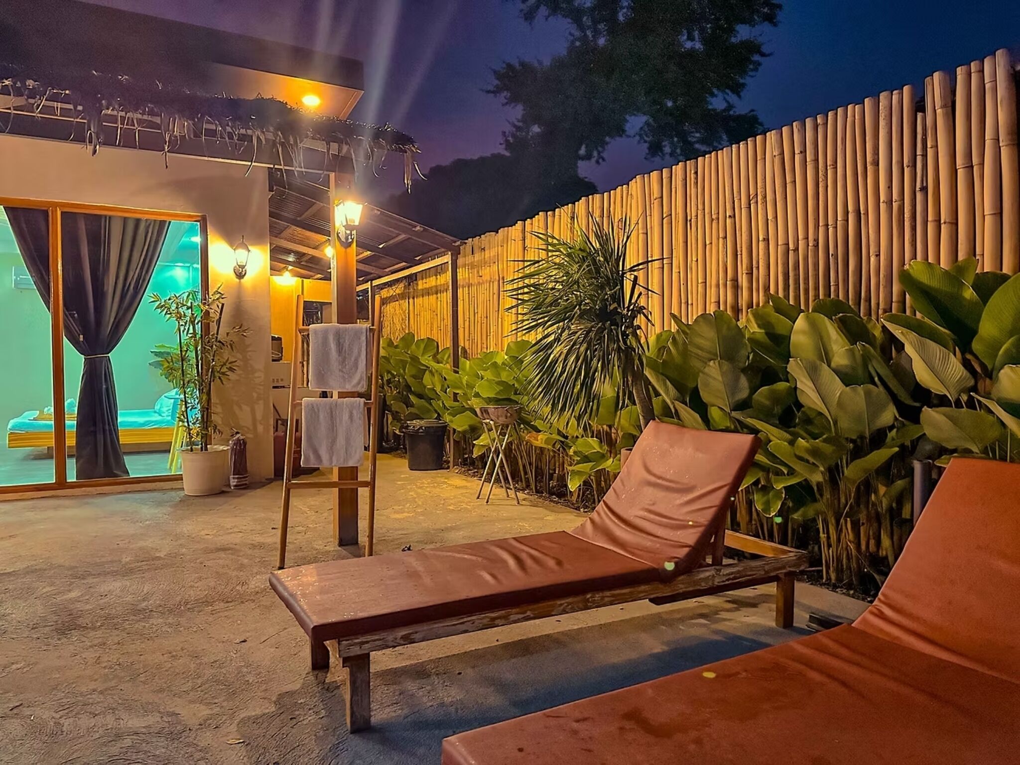 高级双人房 | 埃及棉床单、高档床上用品、记忆海绵床垫、免费 WiFi