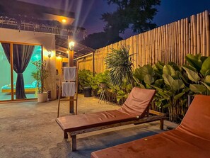 Prime Villa 11 | Egyptian cotton sheets, premium bedding, memory foam beds, free WiFi - Reca Resort (Porac)