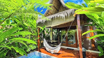 Deluxe Cabin, 1 King Bed, Non Smoking, Pool View | Egyptian cotton sheets, premium bedding, memory foam beds, free WiFi