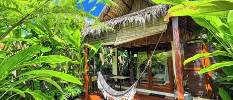 Deluxe Cabin, 1 King Bed, Non Smoking, Pool View | Egyptian cotton sheets, premium bedding, memory foam beds, free WiFi