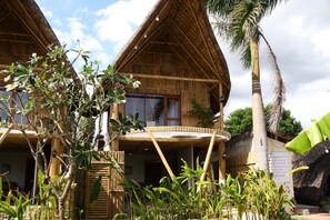 Signature Pool Villa | Egyptian cotton sheets, premium bedding, memory foam beds, free WiFi - Reca Resort (Porac)