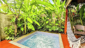 Deluxe Cabin, 1 King Bed, Non Smoking, Pool View | Egyptian cotton sheets, premium bedding, memory foam beds, free WiFi