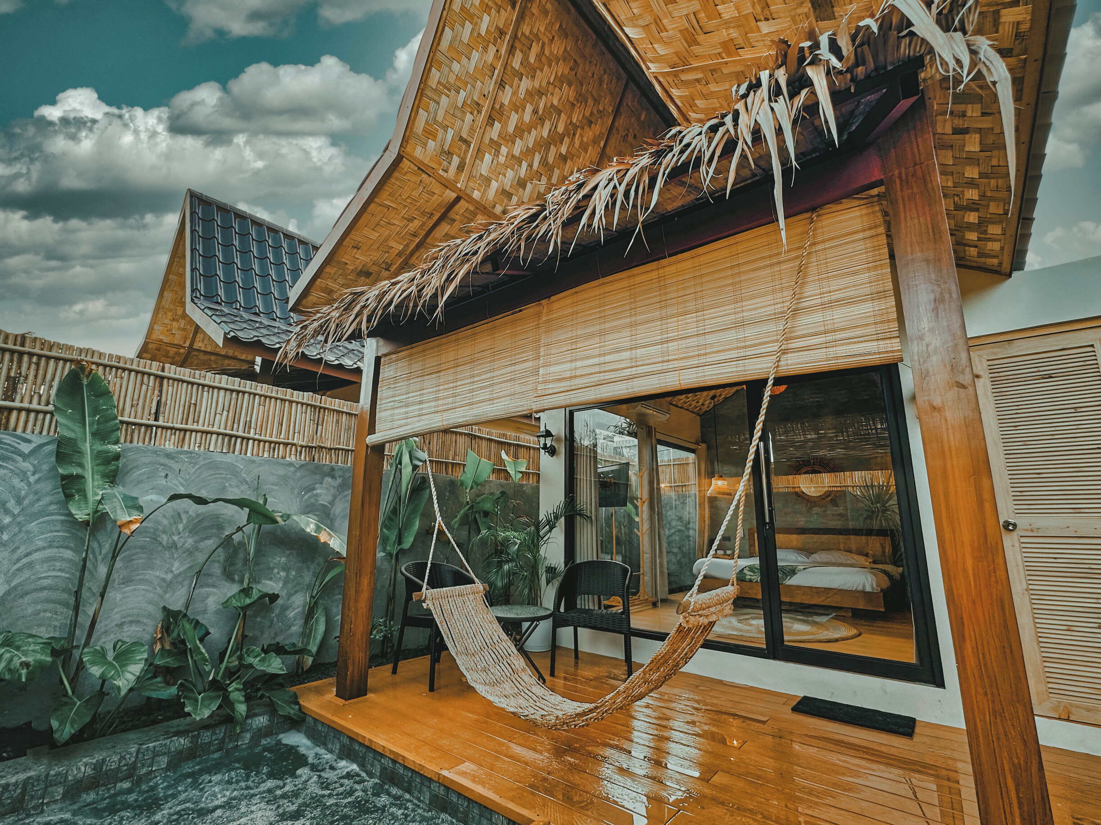 Egyptian cotton sheets, premium bedding, memory foam beds, free WiFi