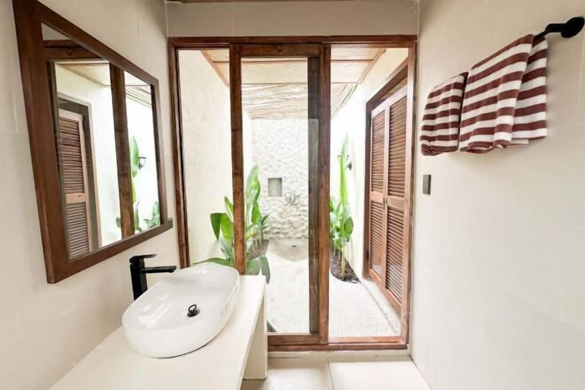 Bathroom | Shower, bidet, towels, soap