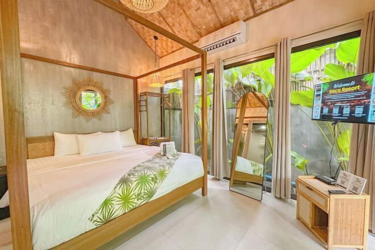 Egyptian cotton sheets, premium bedding, memory foam beds, free WiFi