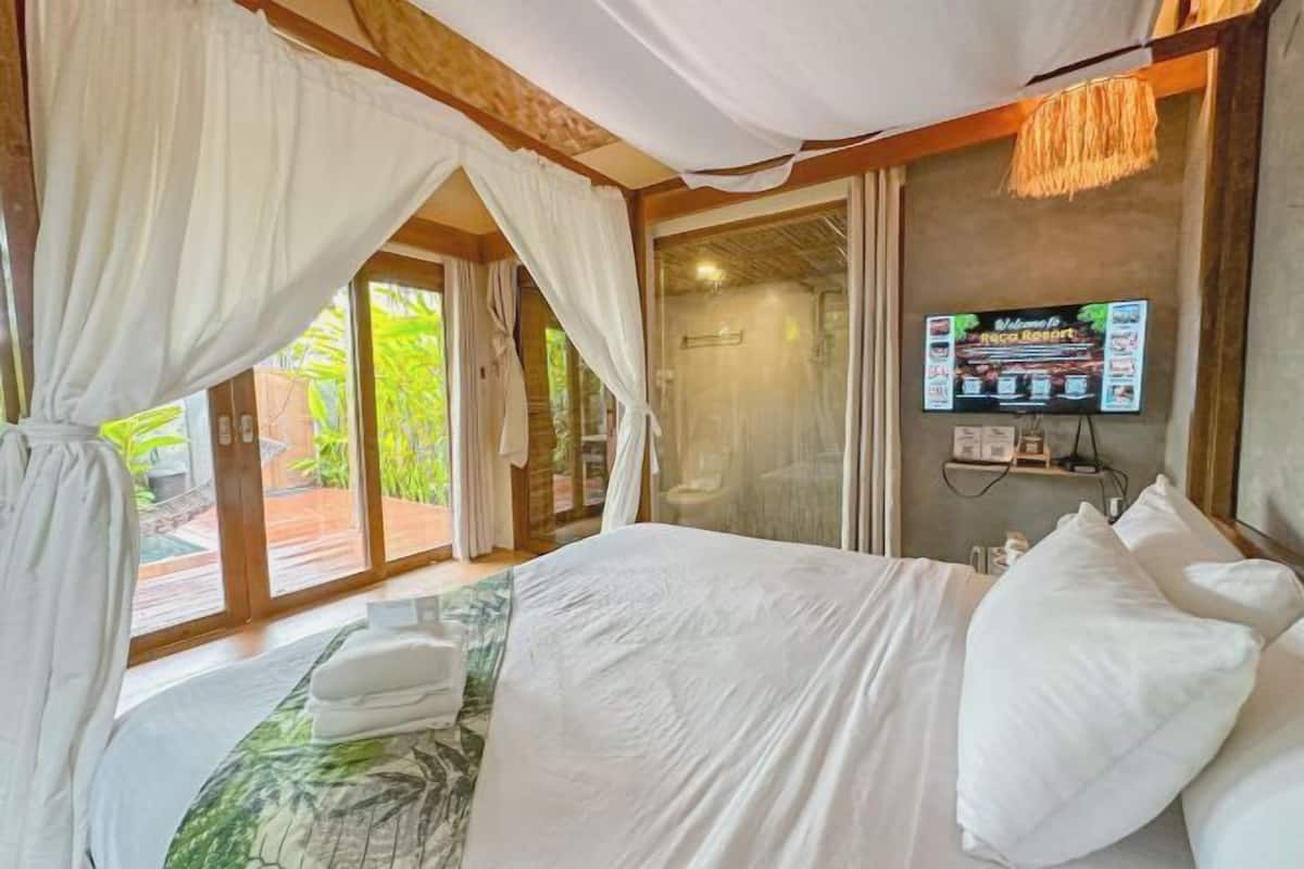 Egyptian cotton sheets, premium bedding, memory foam beds, free WiFi