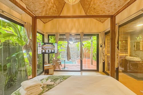 Presidential Private Villa | Egyptian cotton sheets, premium bedding, memory foam beds, free WiFi