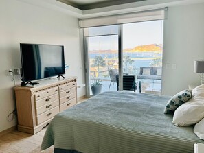 2 bedrooms, free WiFi, bed sheets - Vista Coral Condominium with an amazing view, right on the malecon. (La Paz)