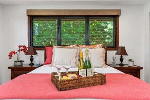 3 bedrooms, iron/ironing board, free WiFi, bed sheets - International Colony Club 23 3BD Tropical Cottage Near Beach (Lahaina)