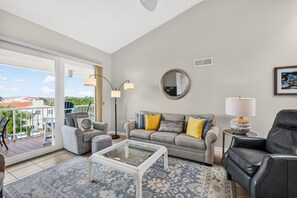 TV - Enjoy Full Resort Access and Ocean Views at KP478. (Saint Simons Island)