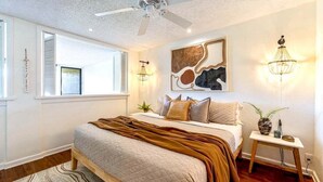2 habitaciones, escritorio, tabla de planchar con plancha y wifi gratis 