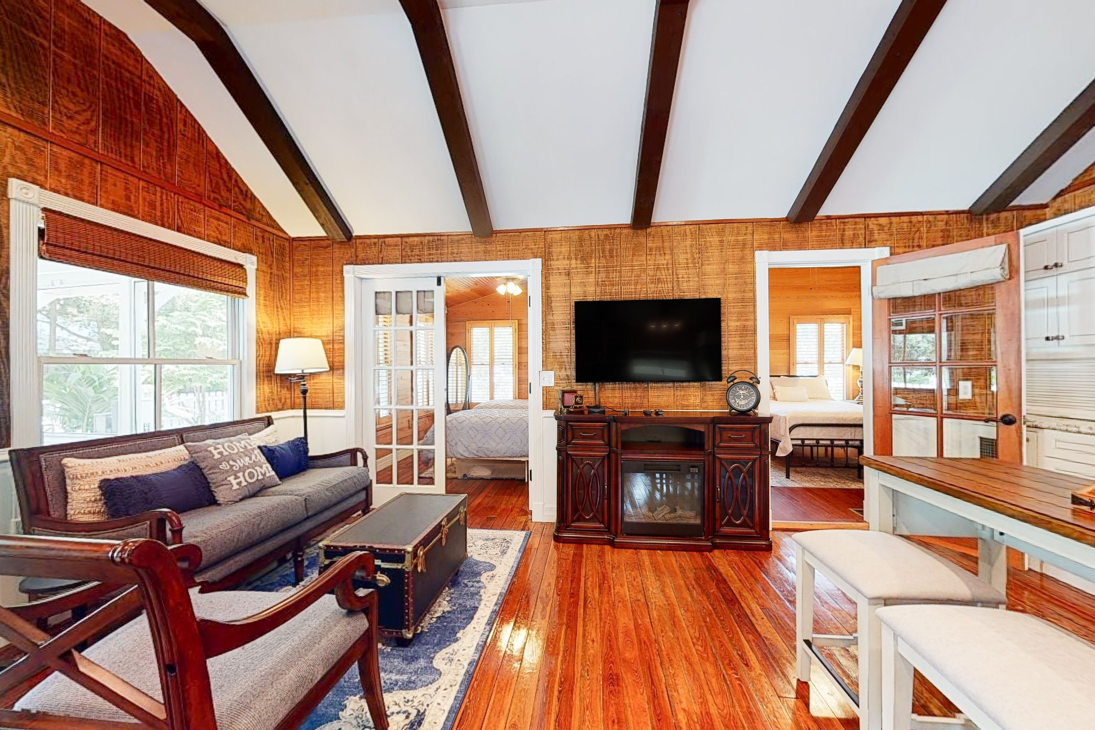 Télévision, livres, chaîne hi-fi