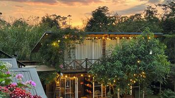 Family Room | Terrace/patio