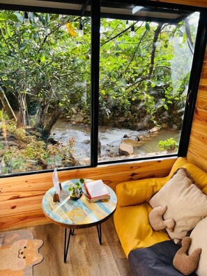 Kahden hengen perushuone | Oleskelualue