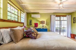 3 عدّة غرف نوم ومكواة/لوح كي وسرير سفر وواي فاي