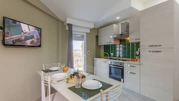 Réfrigérateur, four, plaque de cuisson