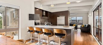 Spacious 4-Bed Home 5-min from the Beach