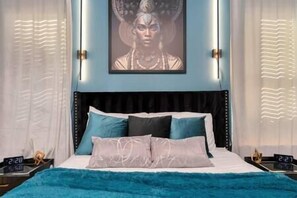 4 bedrooms, WiFi - 2 Homes*Sleeps 9*Gated Parking* Near NRG, 2 Homes*Sleeps 9*Gated Parking* Near NRG (Houston)