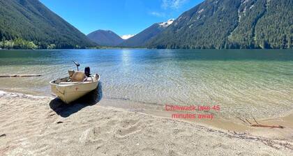 AC Private 2BR Suite Near Fishing ,Heritage Park, Coliseum , HWY 1 , Cultus Lake