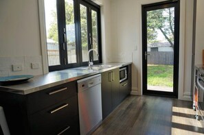 Fridge, microwave, oven, stovetop - CHEVIGNON-in the heart of town (Queenscliff)