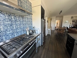 Fridge, microwave, oven, stovetop - CHEVIGNON-in the heart of town (Queenscliff)