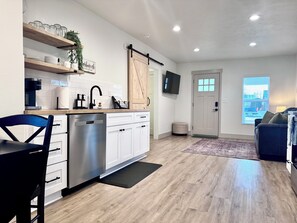 Refrigerador, microondas, horno, placa de cocina