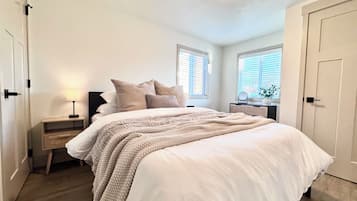 2 habitaciones, escritorio, tabla de planchar con plancha y wifi gratis