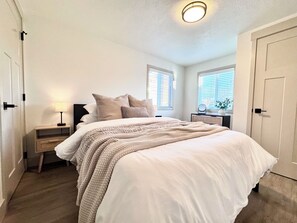 2 habitaciones, escritorio, tabla de planchar con plancha y wifi gratis