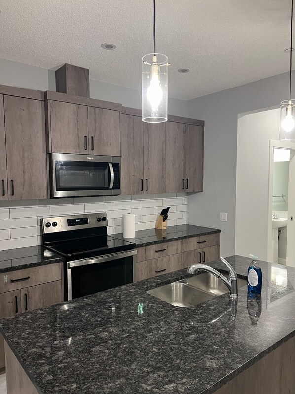 電子レンジ、オーブン、コンロ、食器洗い機