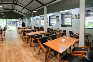 Restaurant - Townhouse Oak J&b Gunung Sahari (Jakarta)