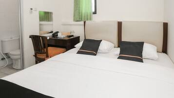 Habitación doble Deluxe | 1 habitación, escritorio, wifi gratis y ropa de cama