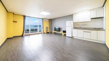 Basic Room, 1 Bedroom (201) | 1 bedroom, free WiFi