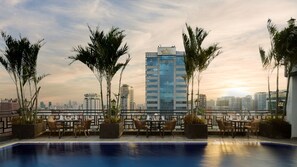 Outdoor pool - Caravan Hotel by EHM (Phnom Penh)