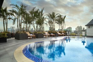 Outdoor pool - Caravan Hotel by EHM (Phnom Penh)