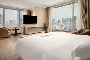 In-room safe, desk, laptop workspace, soundproofing - Caravan Hotel by EHM (Phnom Penh)